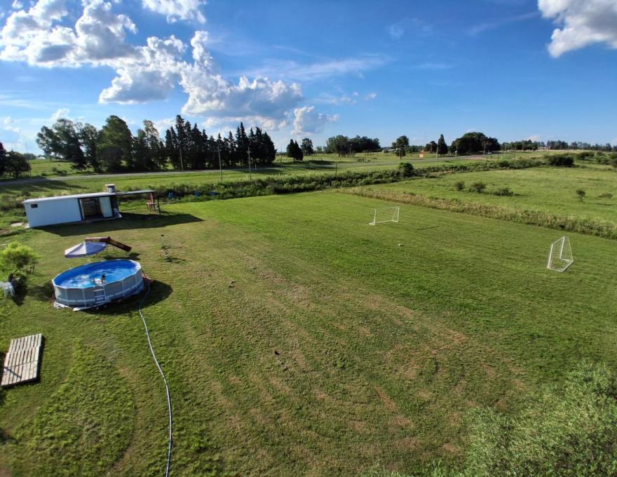Piscina y canchas de Fútbol